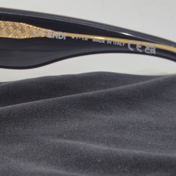 FENDI Sunglasses, FE40101I, 50-23 145, Authentic,Elegant Black Square Sunglasses - Picture 4 of 9